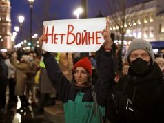 Протестующие на антивоенной акции в Санкт-Петербурге 24.02.22. Фото: www.kommersant.ru