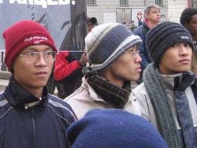 Азиатские студенты на антифашистском шествии. Фото Павла Викторова, Каспаров.Ru (c)