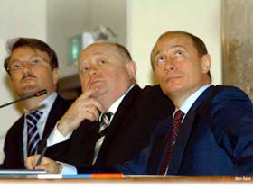 Г. Греф, М. Фрадков, В. Путин. Фото с сайта feldpost.ru (с)