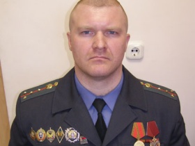 Офицер белорусской милиции Сергей Макар. Фото: nv-online.info
