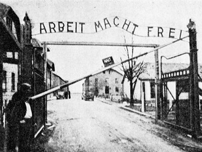 Аушвиц, ворота. Источник - http://ic.pics.livejournal.com/ Аушвиц, ворота. Источник - http://ic.pics.livejournal.com/