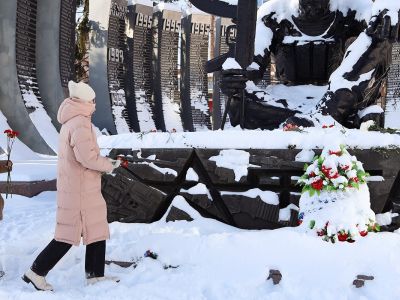 Возложение цветов в Екатеринбурге, 10 февраля 2024 г. Фото: ОВД-Инфо