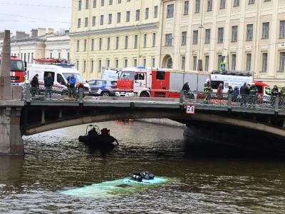 Падение автобуса в Мойку Фото: Медиазона